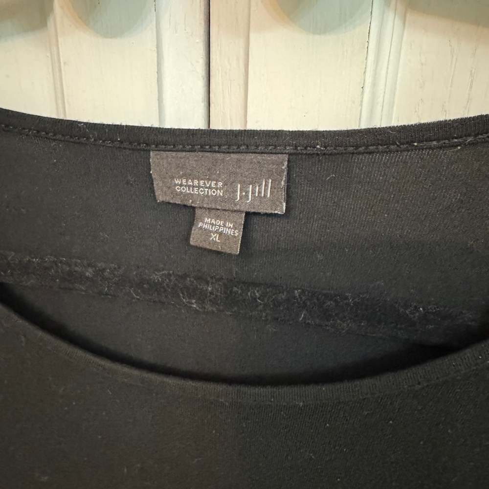 J. Jill Women's Classic Black Long Sleeve Top with ruffle bottom. Size XL - Picture 2 of 5